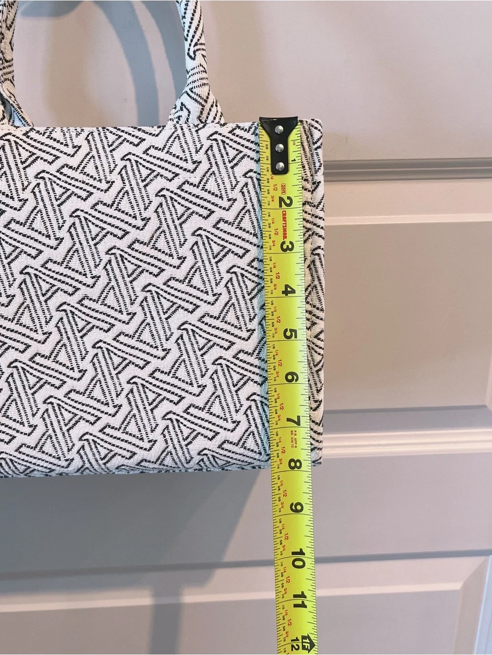 NWT Aritzia Keep Mini Patterned Navy & White Tote Bag